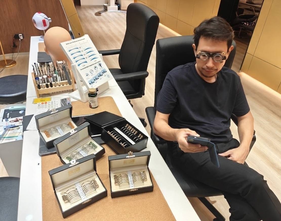 การตรวจวัดสายตาและ fitting แว่นสายตา ที่ Optical X