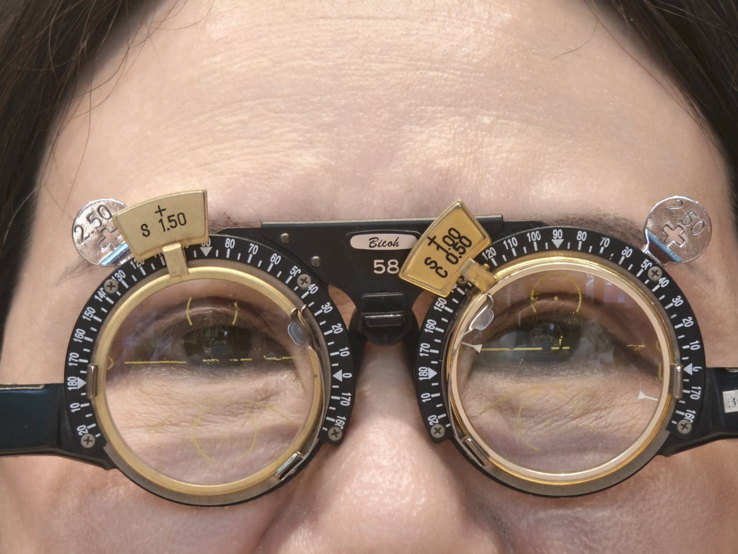 Mrs. N — ลูกค้าที่เพิ่ม Office Lens เป็นแว่นตัวที่สองสำหรับทำงาน